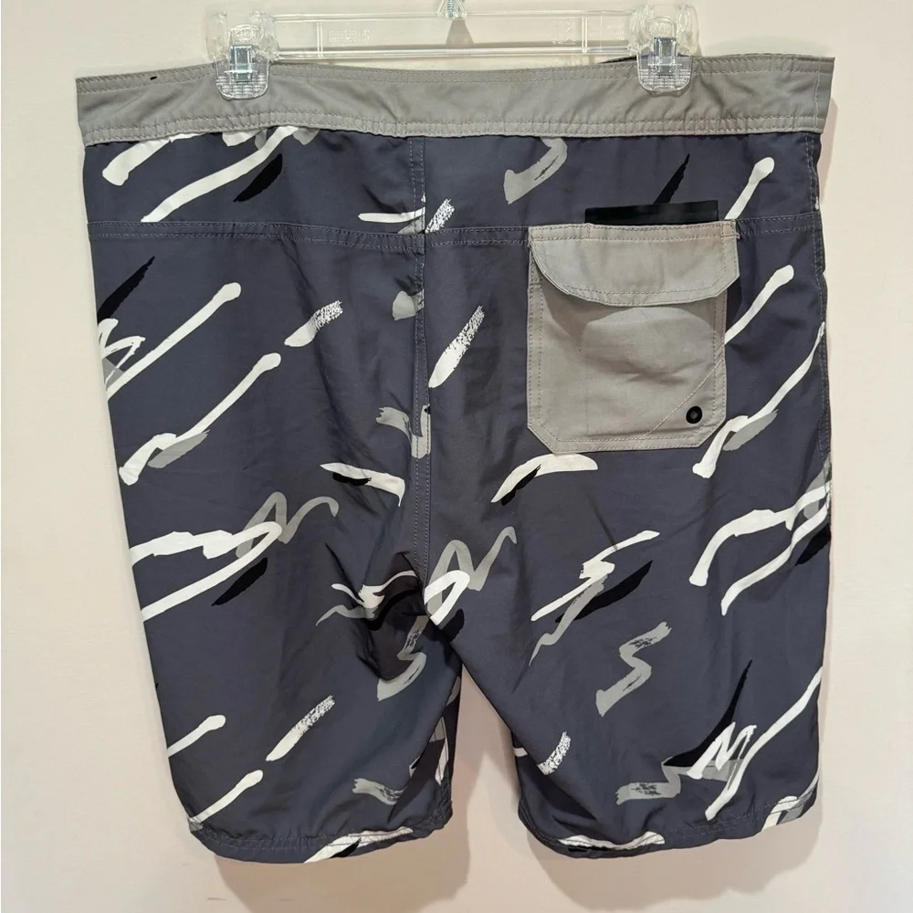 TAVIK Men's Gray Patterned‎ Swim Board Shorts Size 36